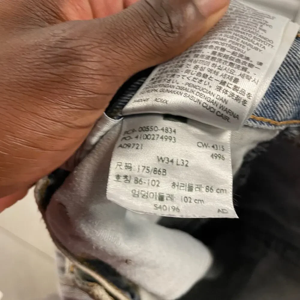 y2k thrashed baggy Levi’s 550 jeans 34x32